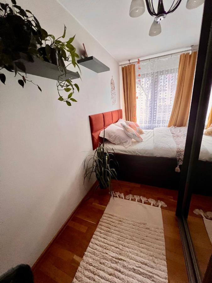 Yellow Apartment Airport Galeria Mokotow Netflix Warsaw Exterior photo